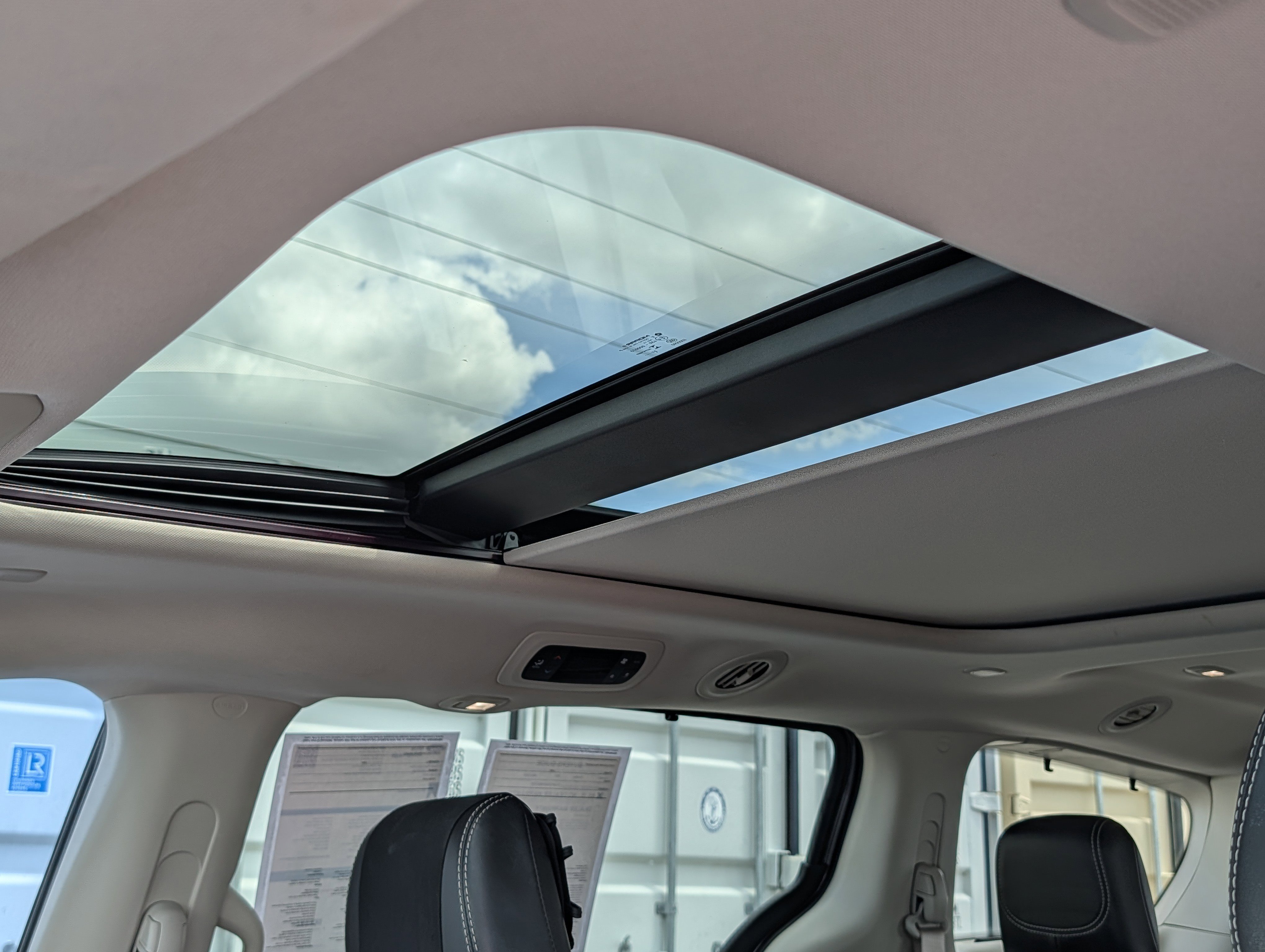 Used 2022 Chrysler Pacifica Limited image 25