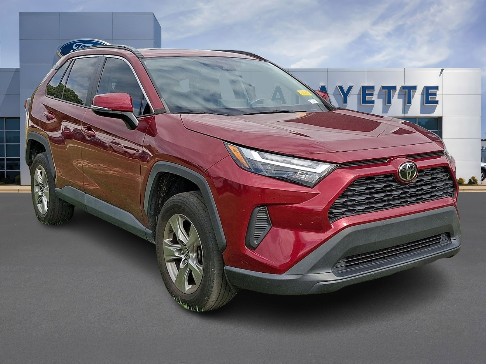 Used 2022 Toyota RAV4 XLE w/ Convenience Package AWD/4WD image 1
