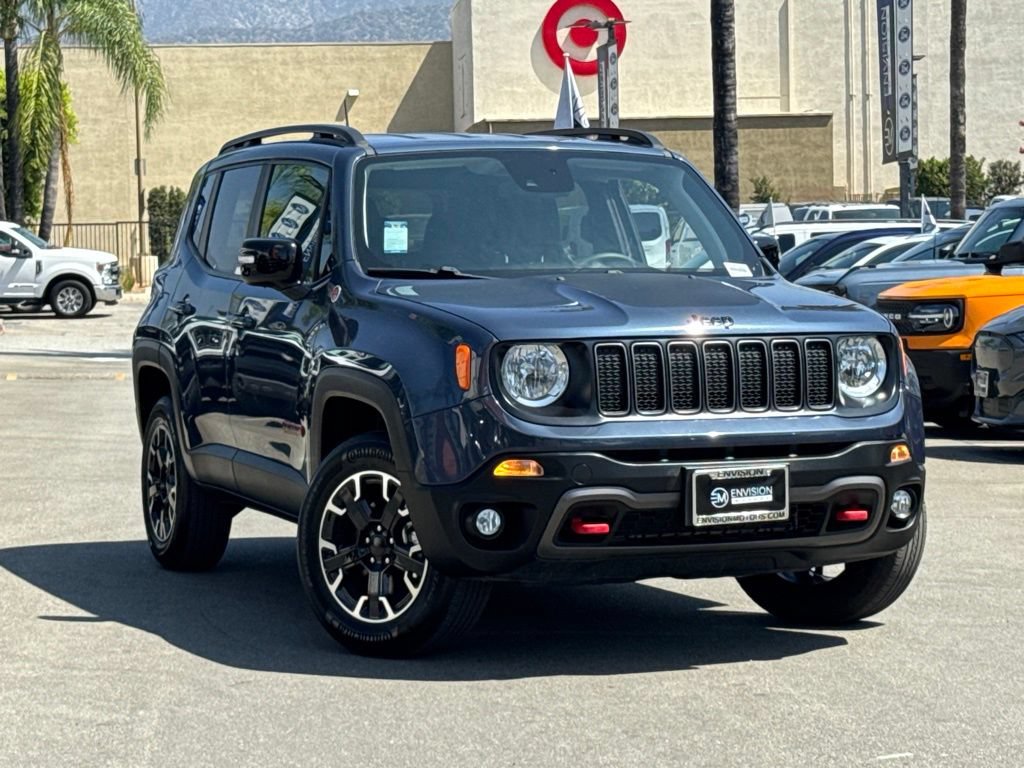Used 2023 Jeep Renegade Trailhawk AWD/4WD image 3