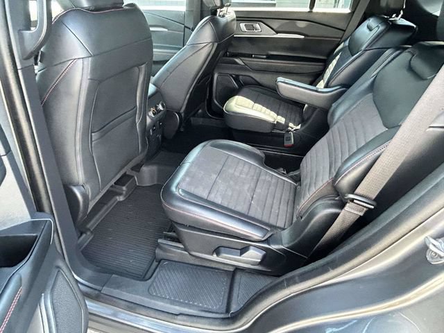 Certified 2025 Ford Explorer ST-Line AWD/4WD image 27