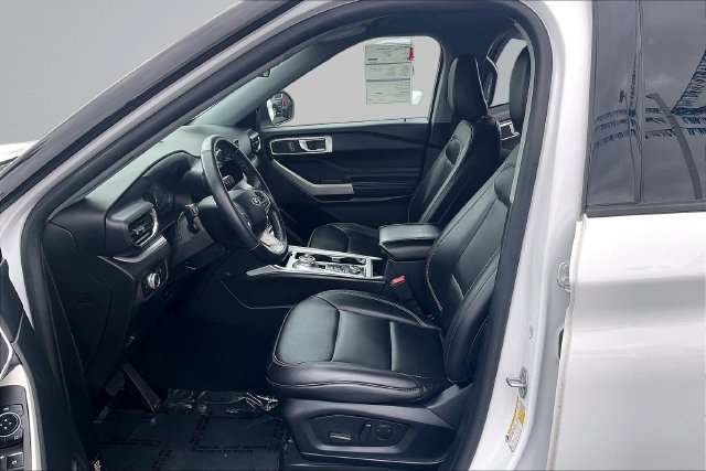 Certified 2023 Ford Explorer XLT w/ Equipment Group 202A AWD/4WD image 25