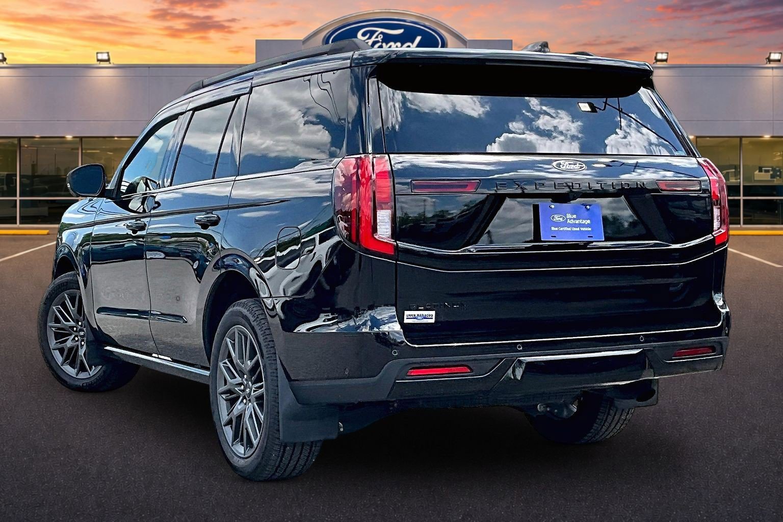 Certified 2025 Ford Expedition Platinum w/ Stealth Performance Package AWD/4WD image 2