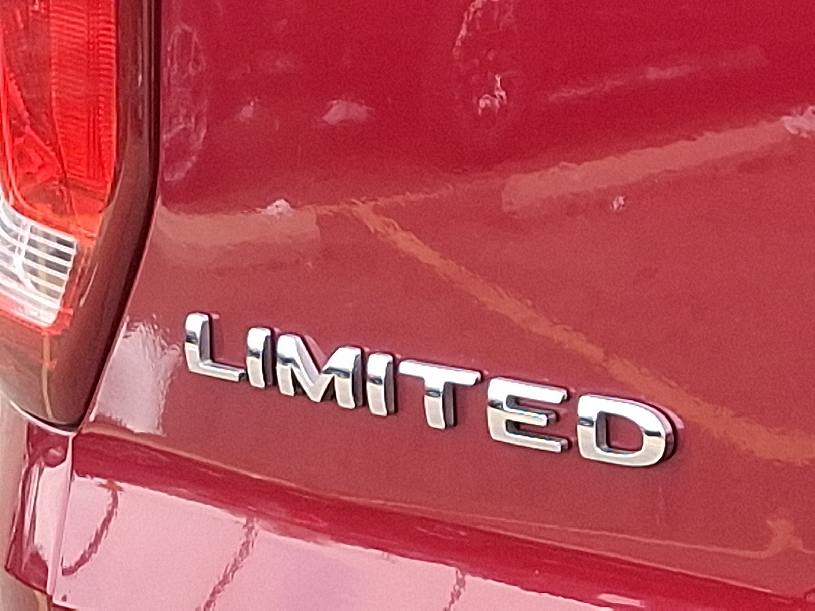 Certified 2018 Ford Explorer Limited w/ Equipment Group 301A image 31