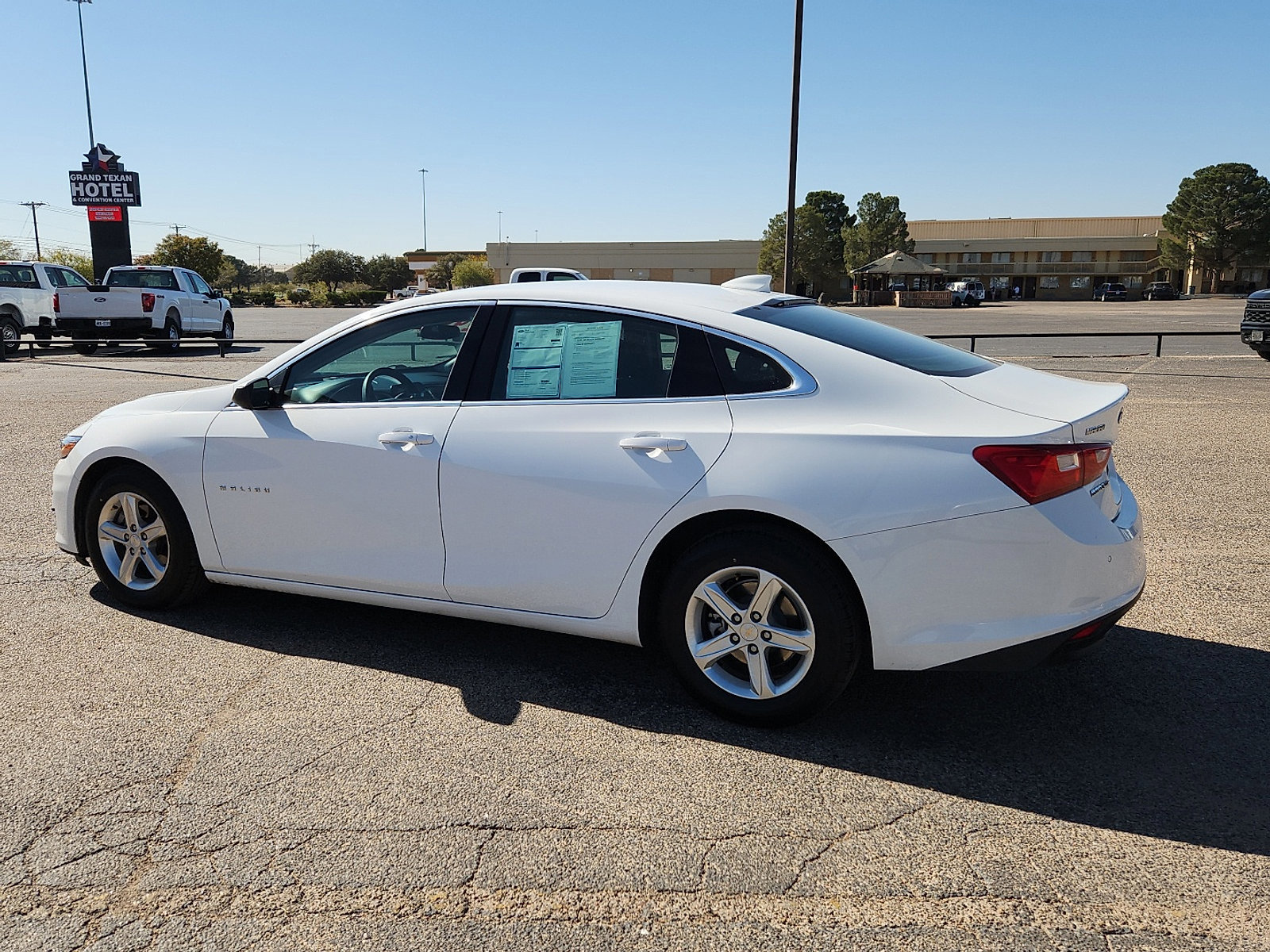 Used 2024 Chevrolet Malibu LT image 2