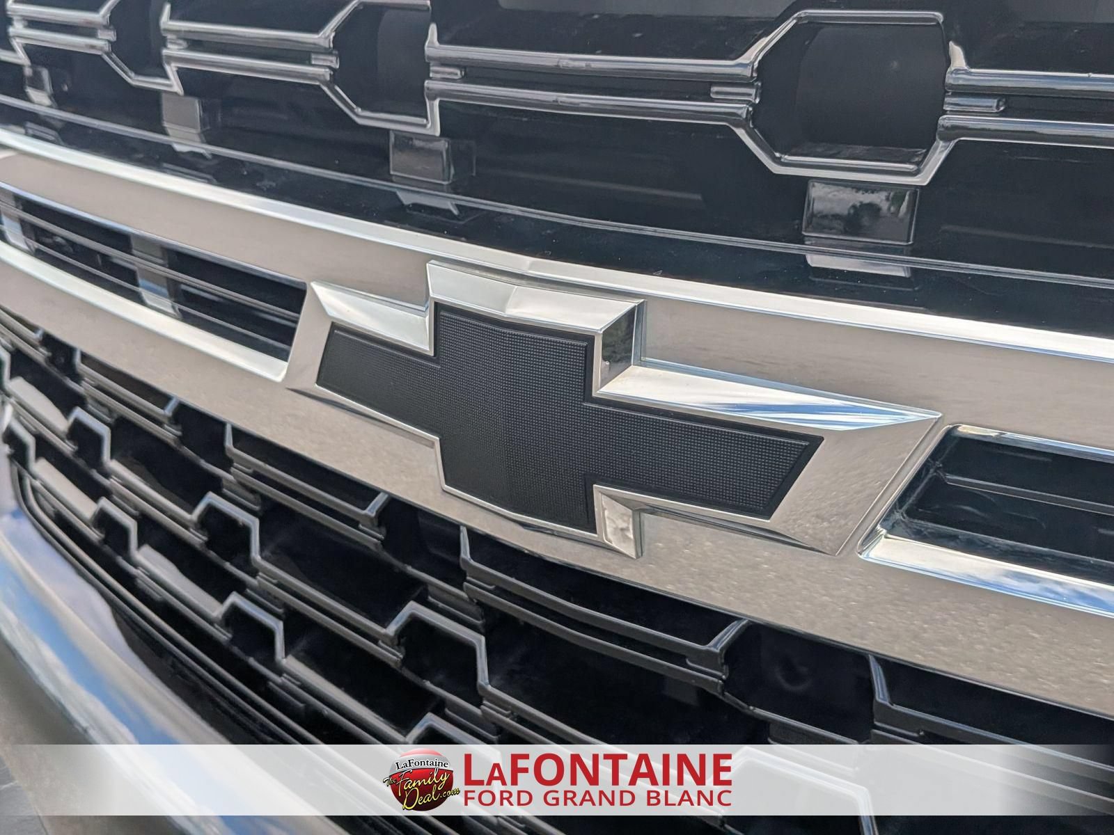 Used 2023 Chevrolet Suburban LS w/ Driver Alert Package AWD/4WD image 9