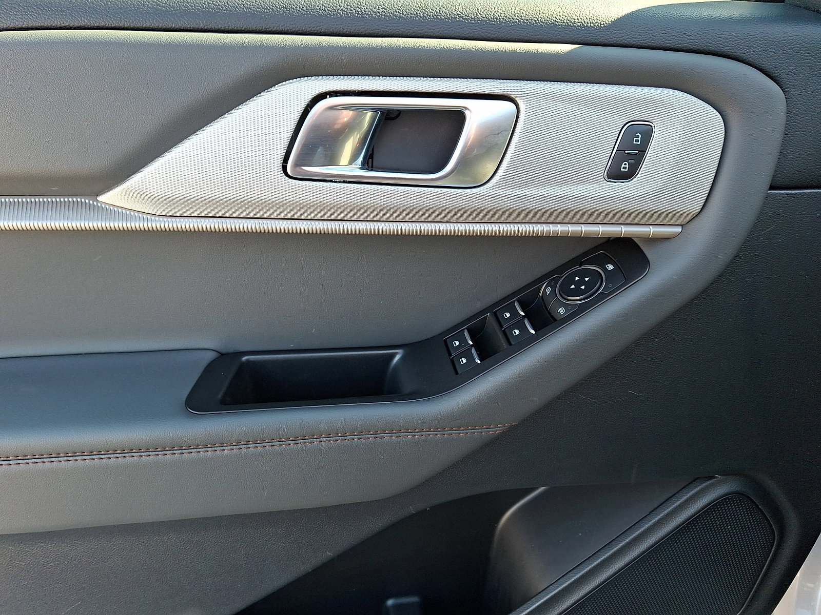 Certified 2025 Ford Explorer Active image 15