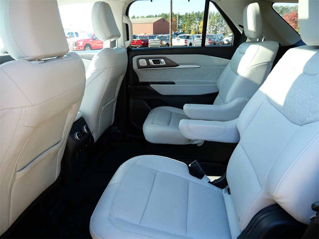 Certified 2025 Ford Explorer Platinum w/ Ultimate Package image 11