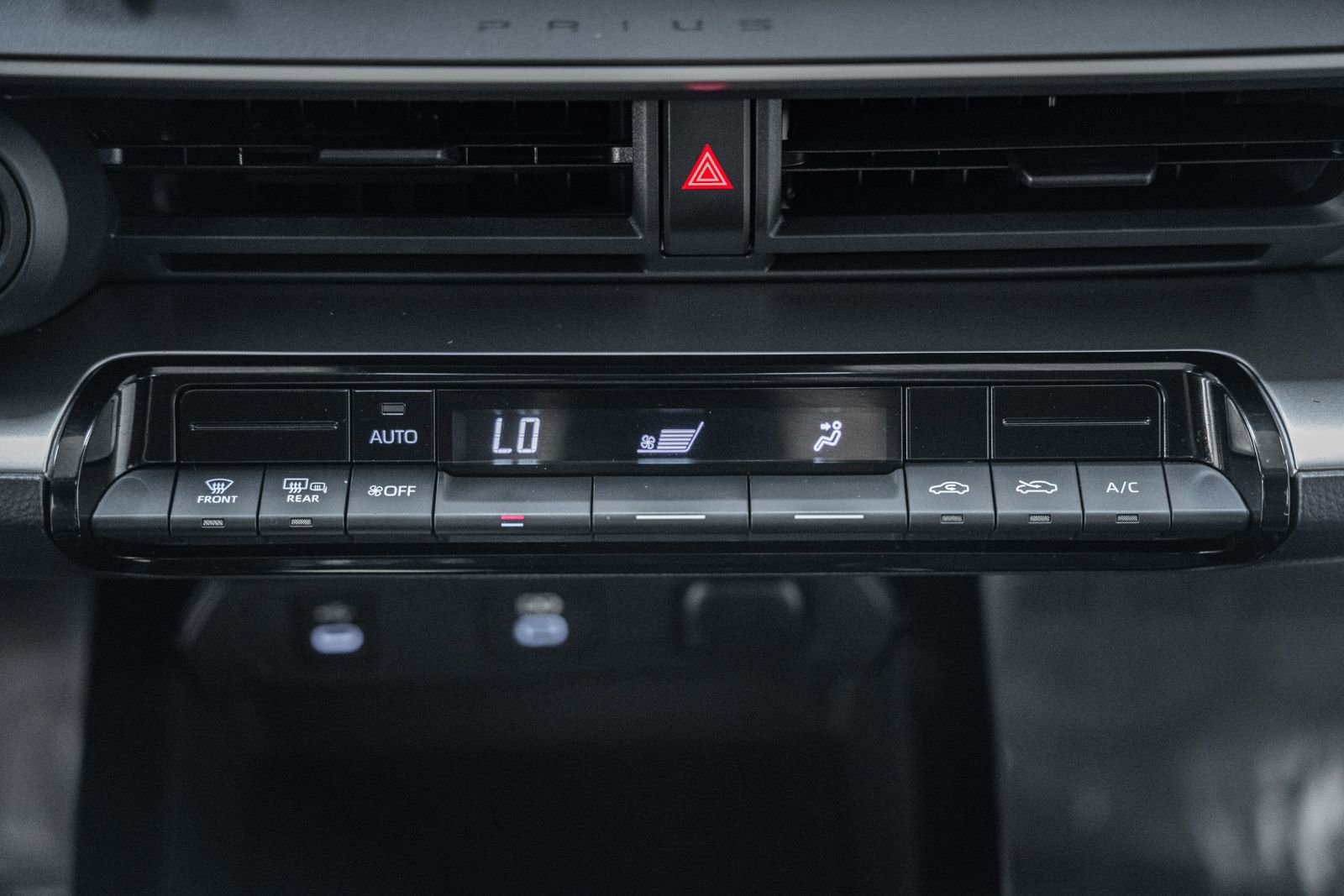 Used 2024 Toyota Prius LE FWD image 21