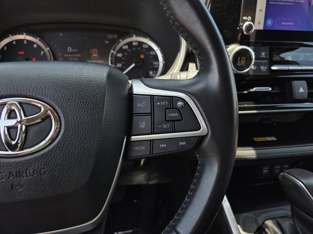 Used 2023 Toyota Highlander XLE FWD image 22