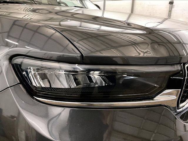Used 2021 Jeep Grand Cherokee L Overland w/ Luxury Tech Group IV AWD/4WD image 28