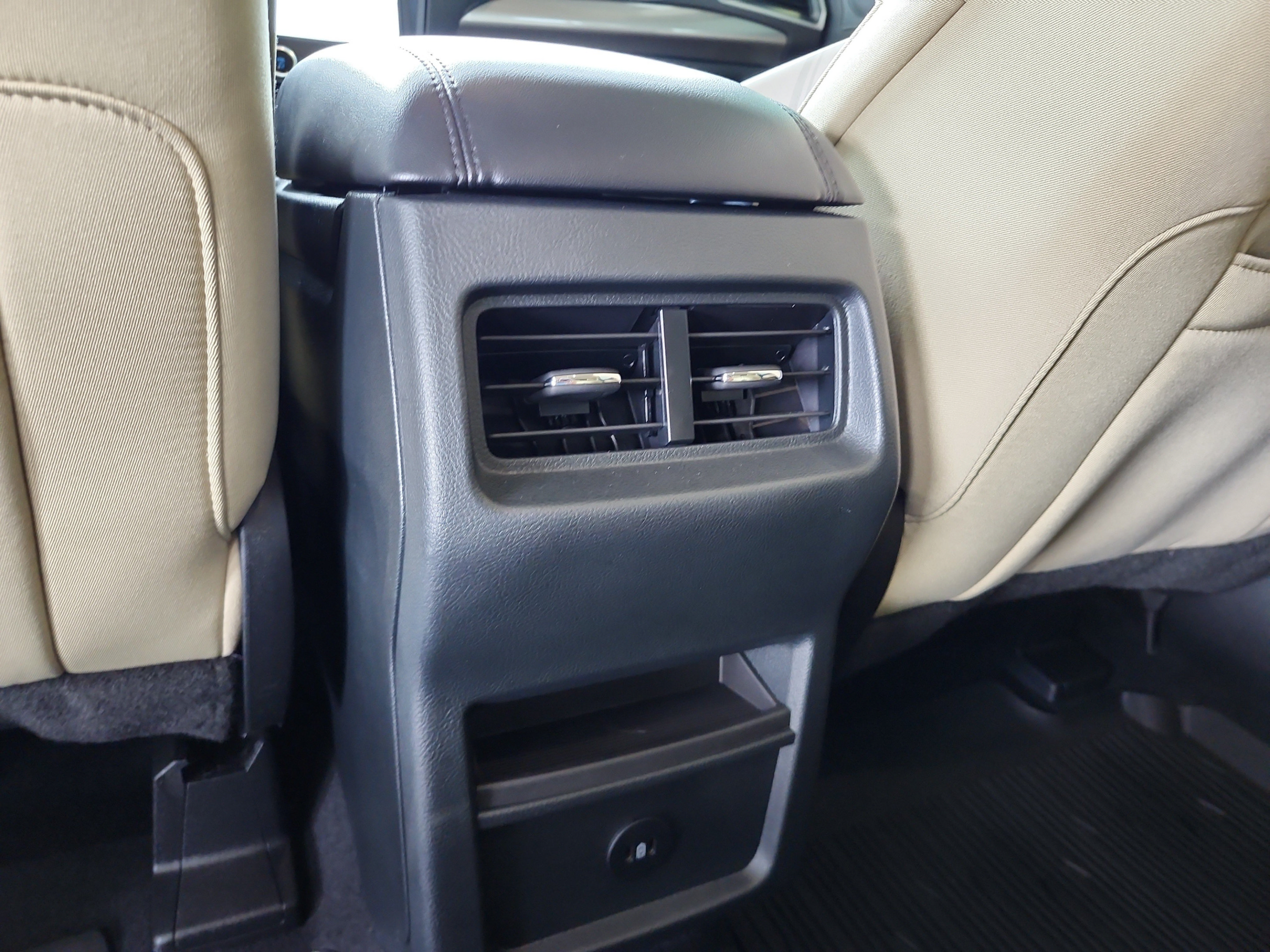 Certified 2024 Ford Edge SE w/ Black Appearance Package AWD/4WD image 18
