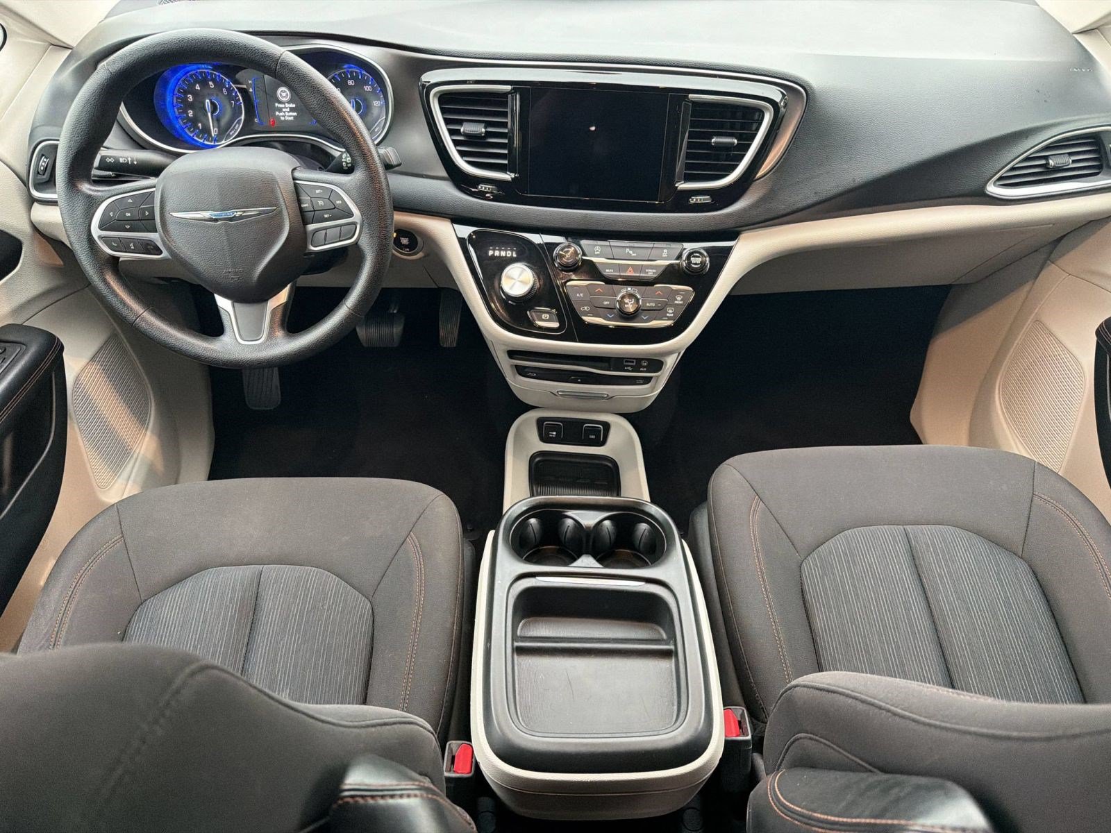 Used 2020 Chrysler Pacifica Touring FWD image 4
