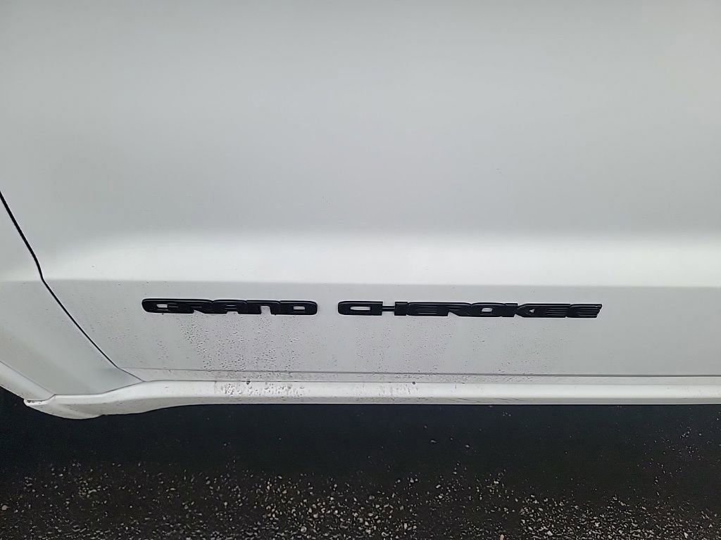 Used 2021 Jeep Grand Cherokee Laredo X image 14