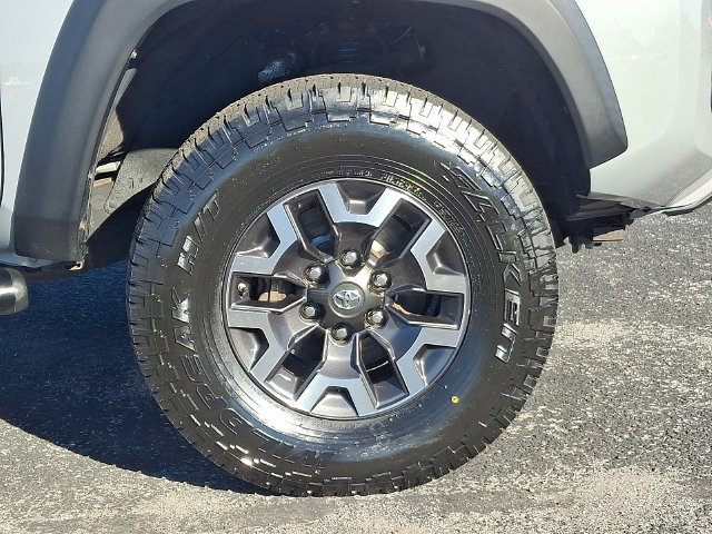 Used 2019 Toyota Tacoma TRD Off-Road AWD/4WD image 8