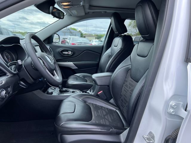 Used 2022 Jeep Cherokee Latitude w/ Sun & Sound Group AWD/4WD image 4