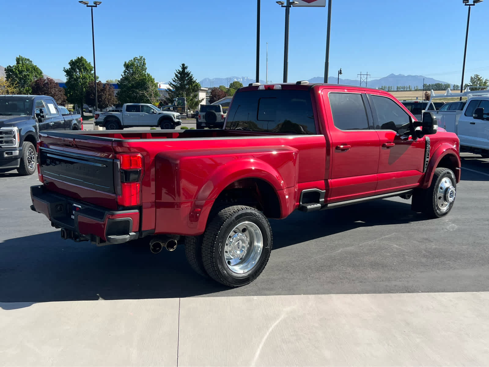 Certified 2025 Ford F450 Platinum w/ FX4 Off-Road Package AWD/4WD image 7