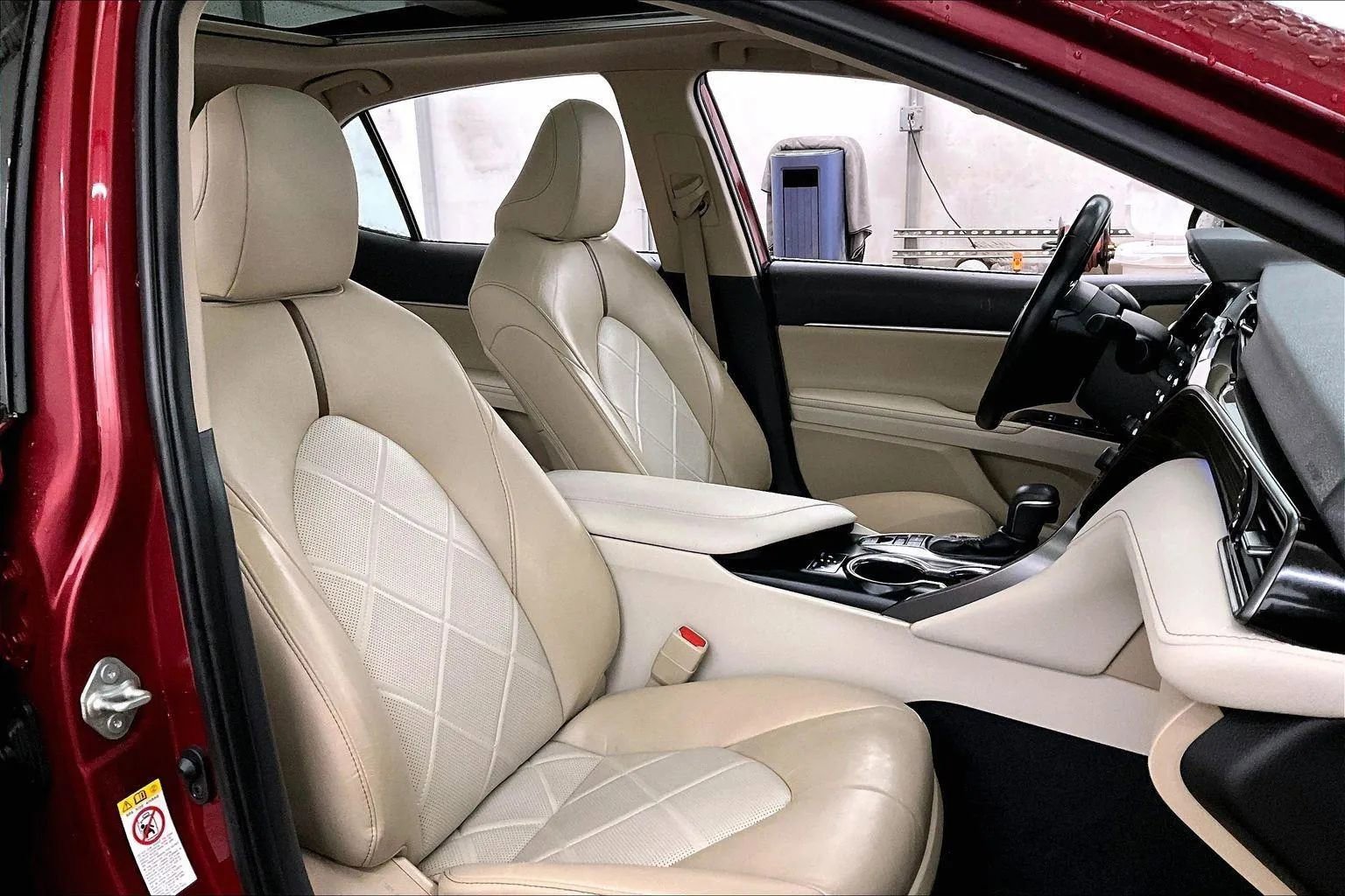 Used 2019 Toyota Camry XLE w/ Navigation Package image 7