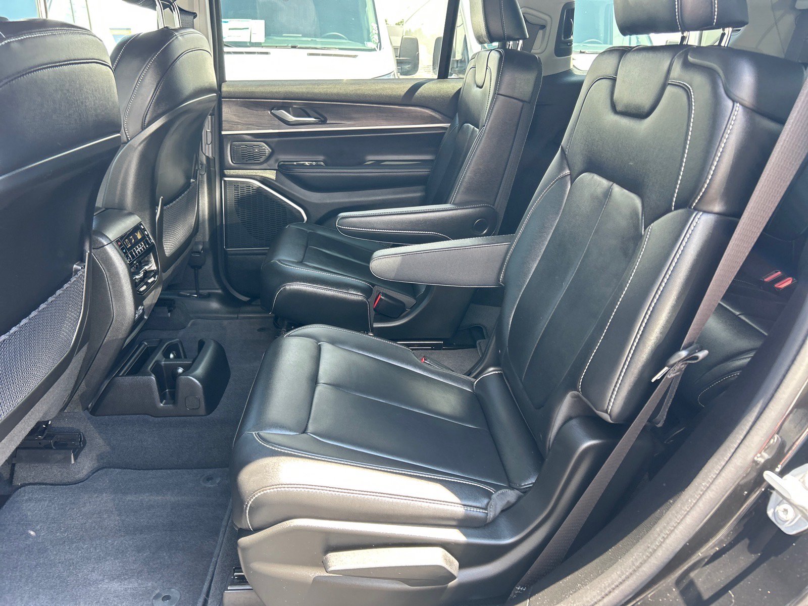 Used 2021 Jeep Grand Cherokee L Limited AWD/4WD image 10