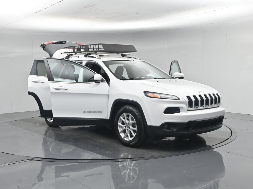 Used 2017 Jeep Cherokee Latitude FWD image 34