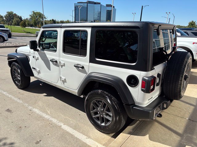 Used 2025 Jeep Wrangler Unlimited Sport AWD/4WD image 3