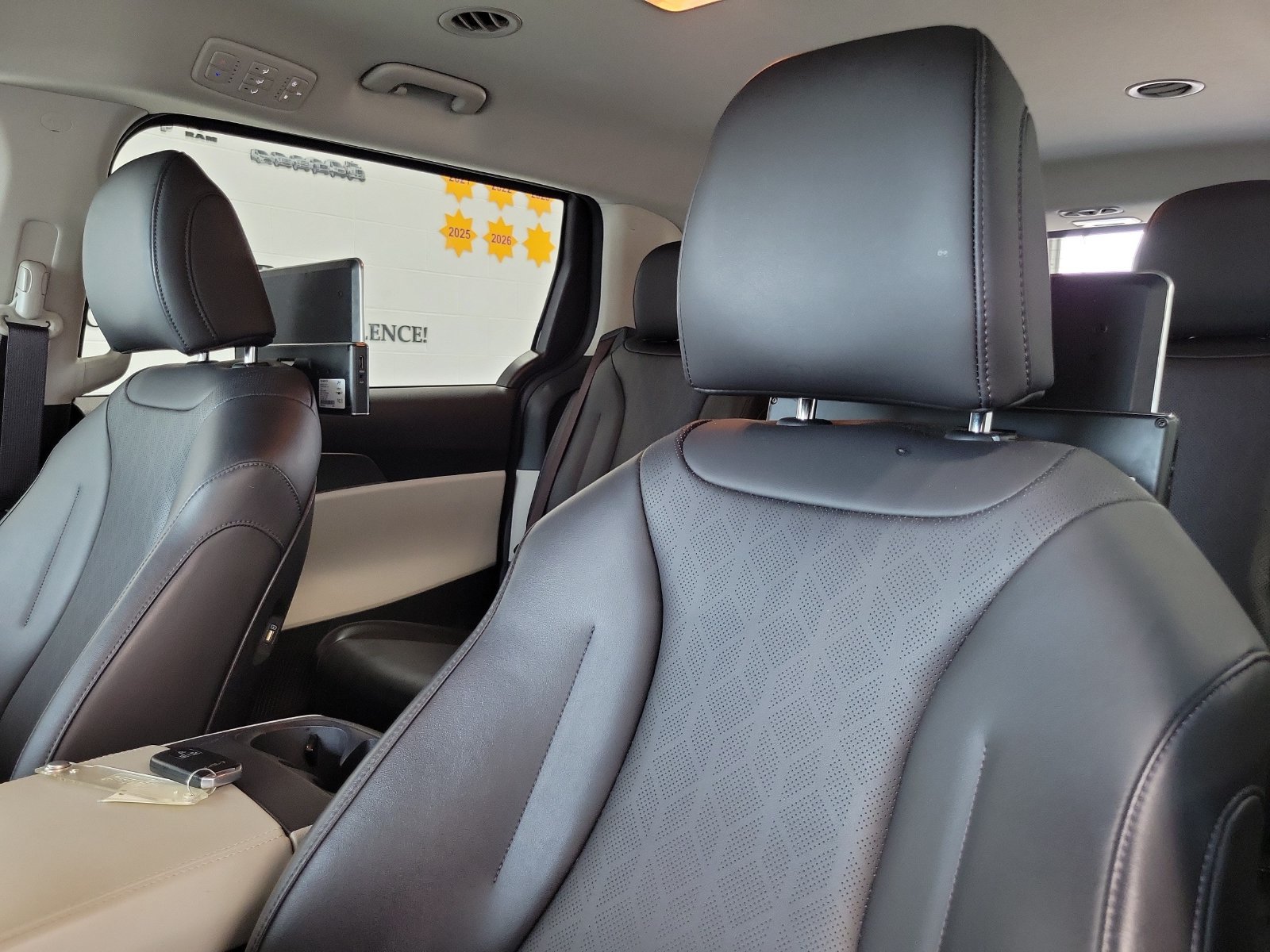 Used 2022 Kia Carnival LX w/ Paint Protection Package FWD image 11