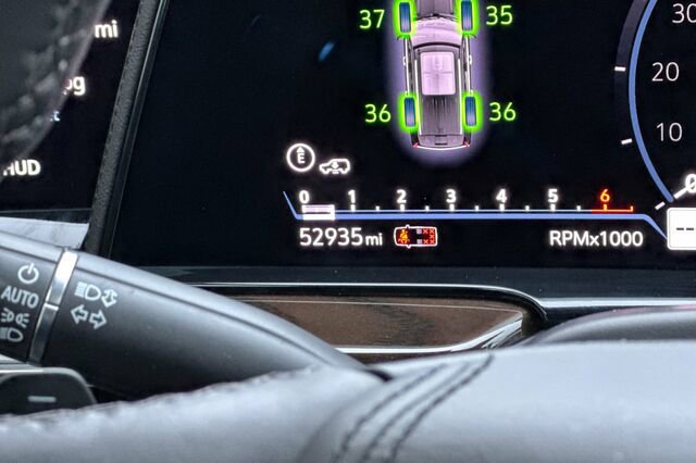 Used 2023 Cadillac Escalade Premium Luxury Platinum image 25