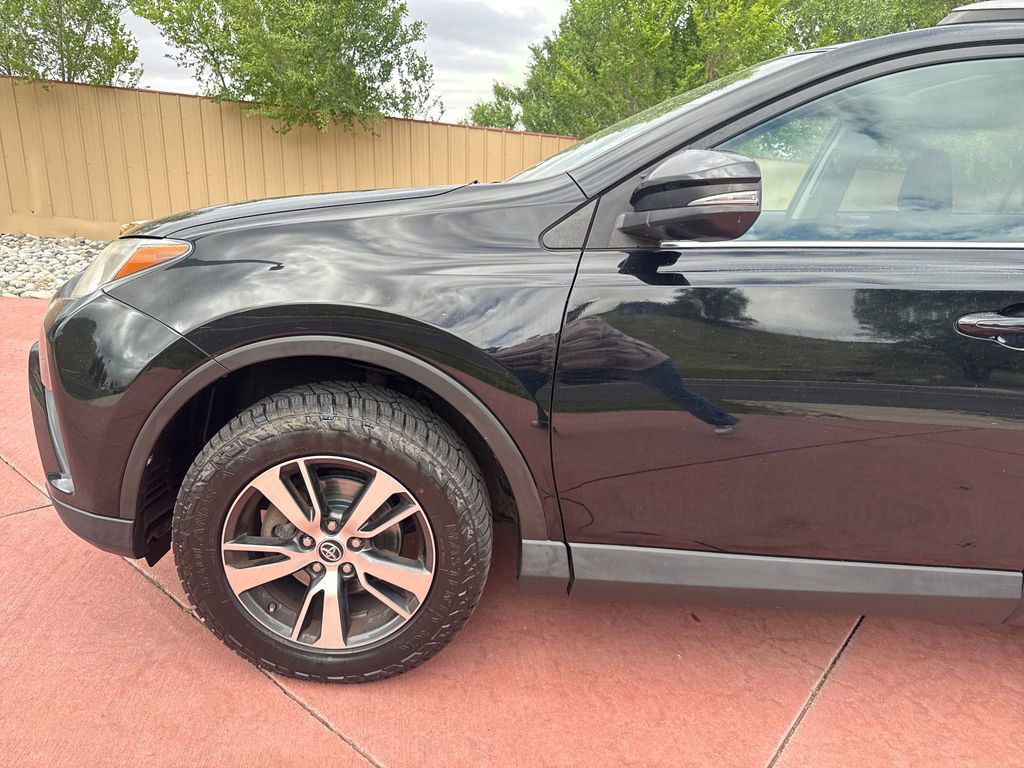Used 2018 Toyota RAV4 XLE w/ Plus Extra Value Package AWD/4WD image 38