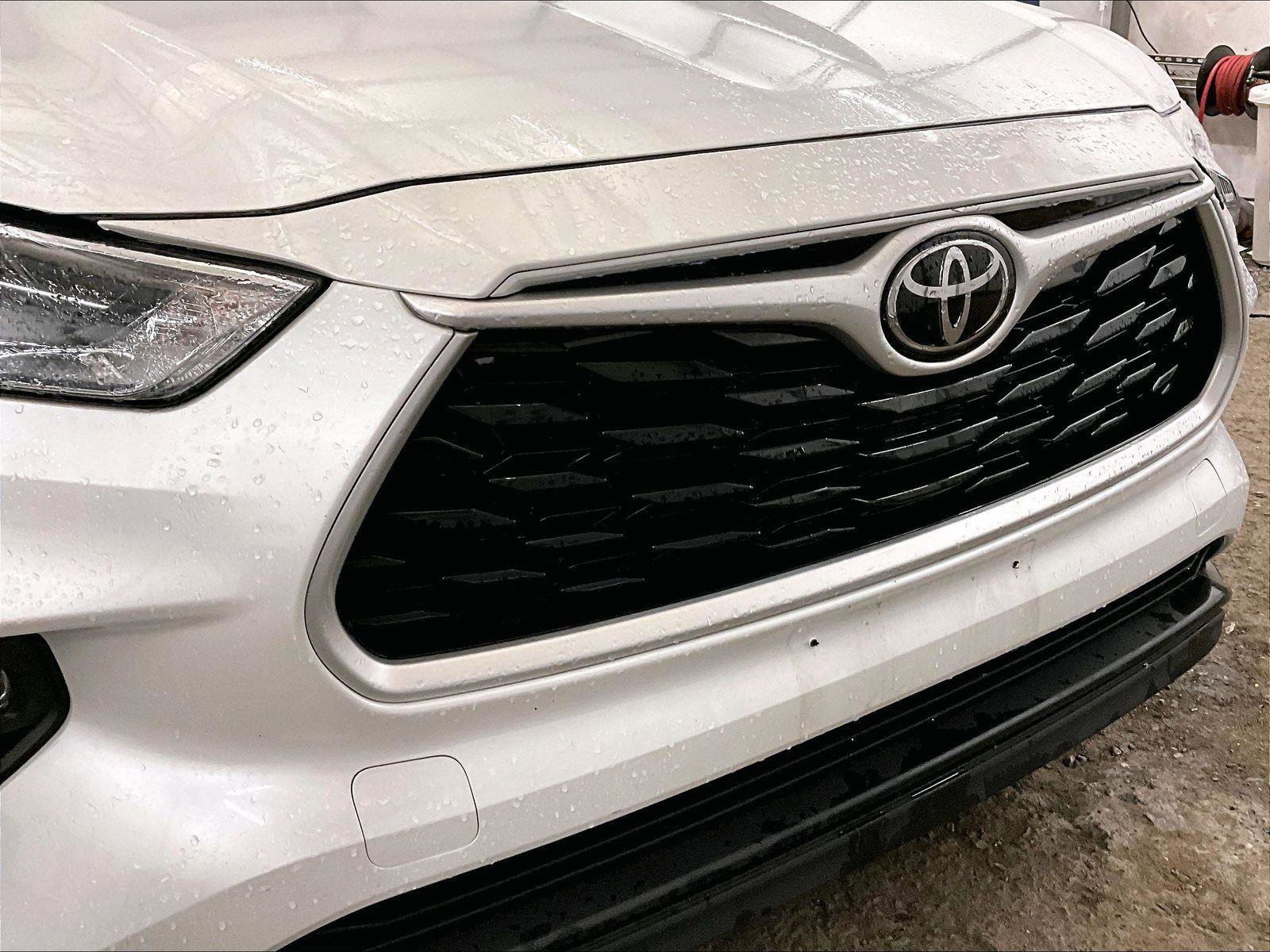 Used 2022 Toyota Highlander XLE AWD/4WD image 30