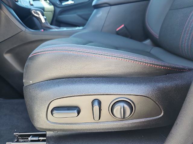 Used 2022 Chevrolet Equinox RS w/ Infotainment Package FWD image 29