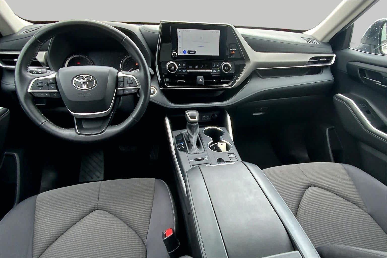 Used 2025 Toyota Highlander LE AWD/4WD image 16