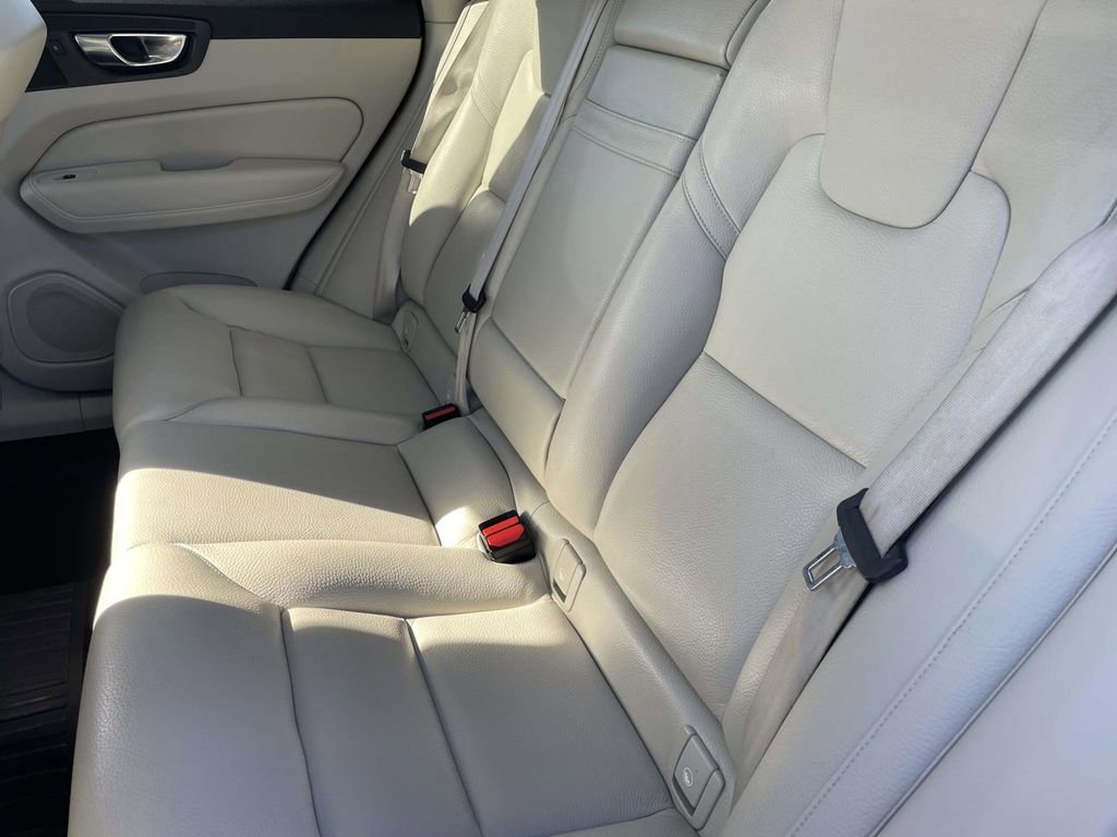 Used 2020 Volvo XC60 T5 Inscription image 19