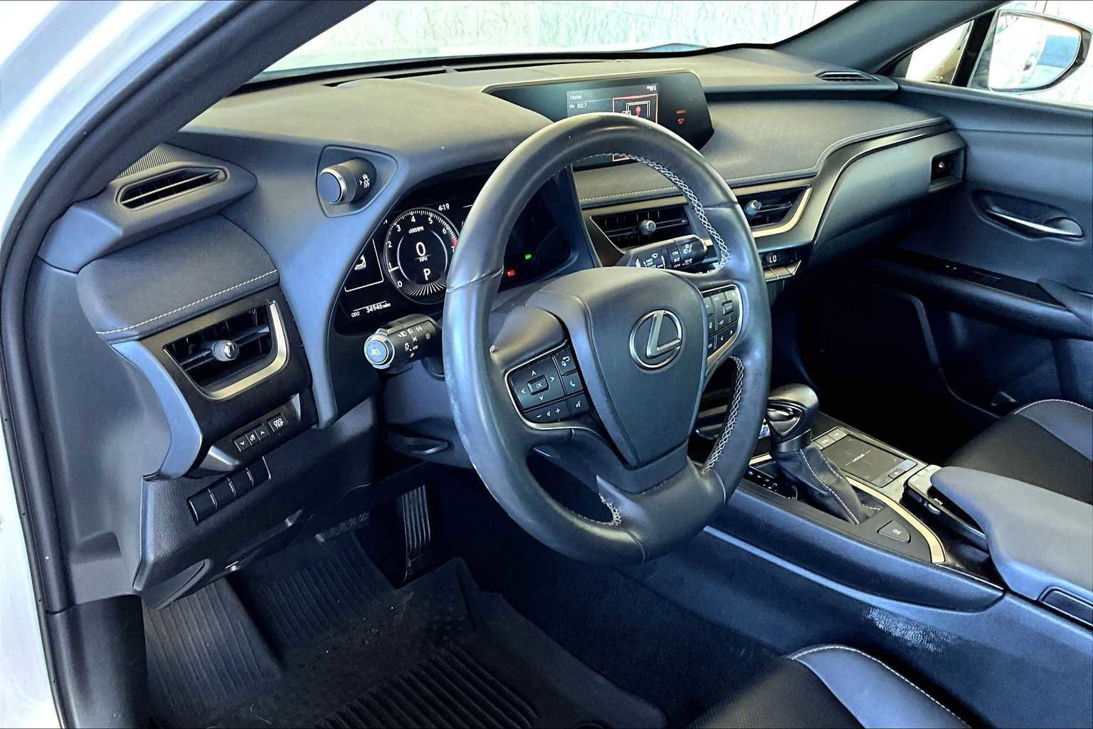 Used 2022 Lexus UX 200 w/ Premium Package image 17