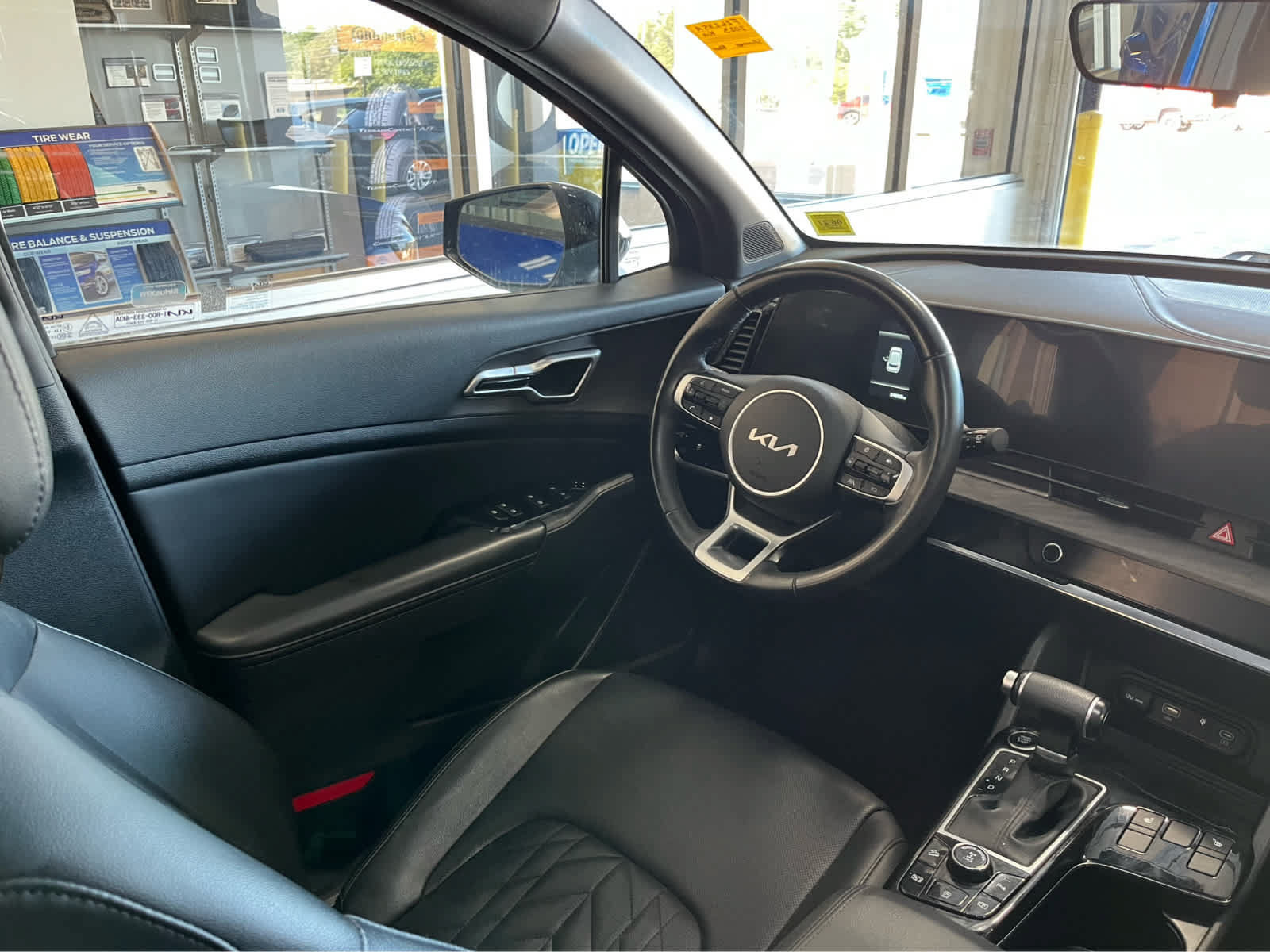 Used 2023 Kia Sportage X-Line w/ X-Line Premium Package AWD/4WD image 17