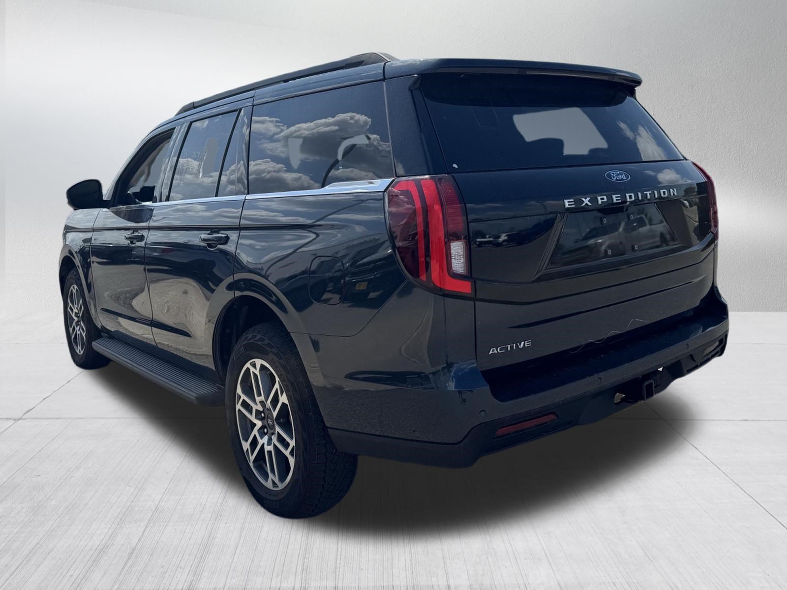 Certified 2025 Ford Expedition Active AWD/4WD image 5