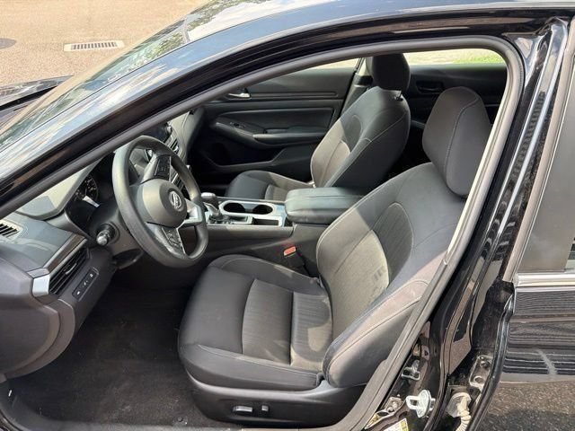 Used 2024 Nissan Altima 2.5 SV FWD image 15