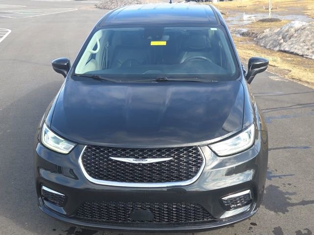 Used 2023 Chrysler Pacifica Touring-L image 6