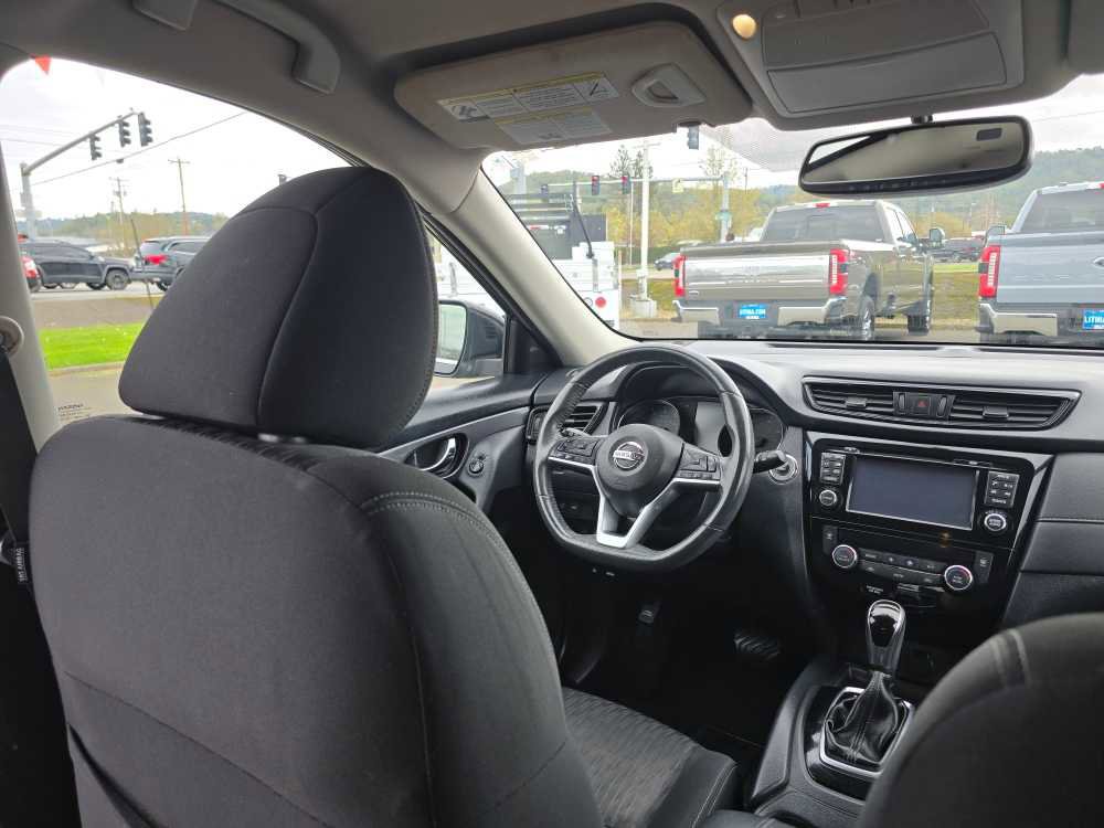 Used 2017 Nissan Rogue SV w/ SV Premium Package image 10