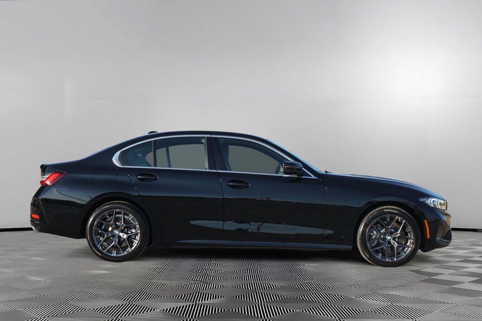 Used 2026 BMW 330i xDrive Sedan AWD/4WD image 4