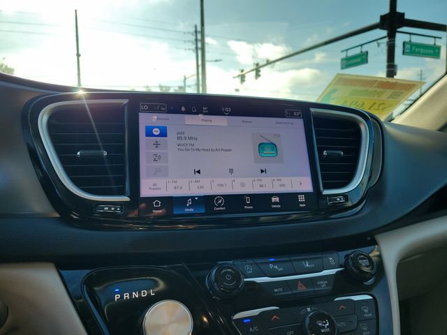 Used 2024 Chrysler Pacifica Touring-L FWD image 27