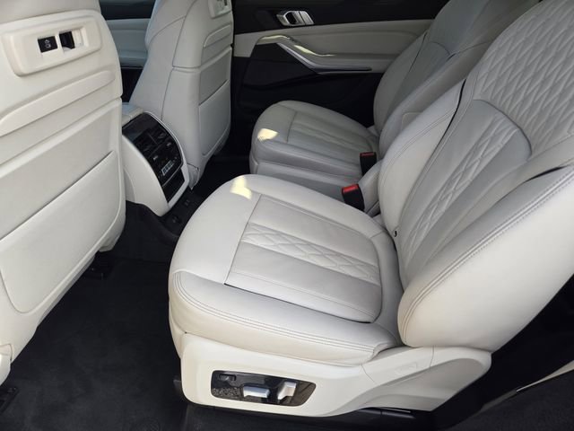 Used 2022 BMW X7 M50i AWD/4WD image 29