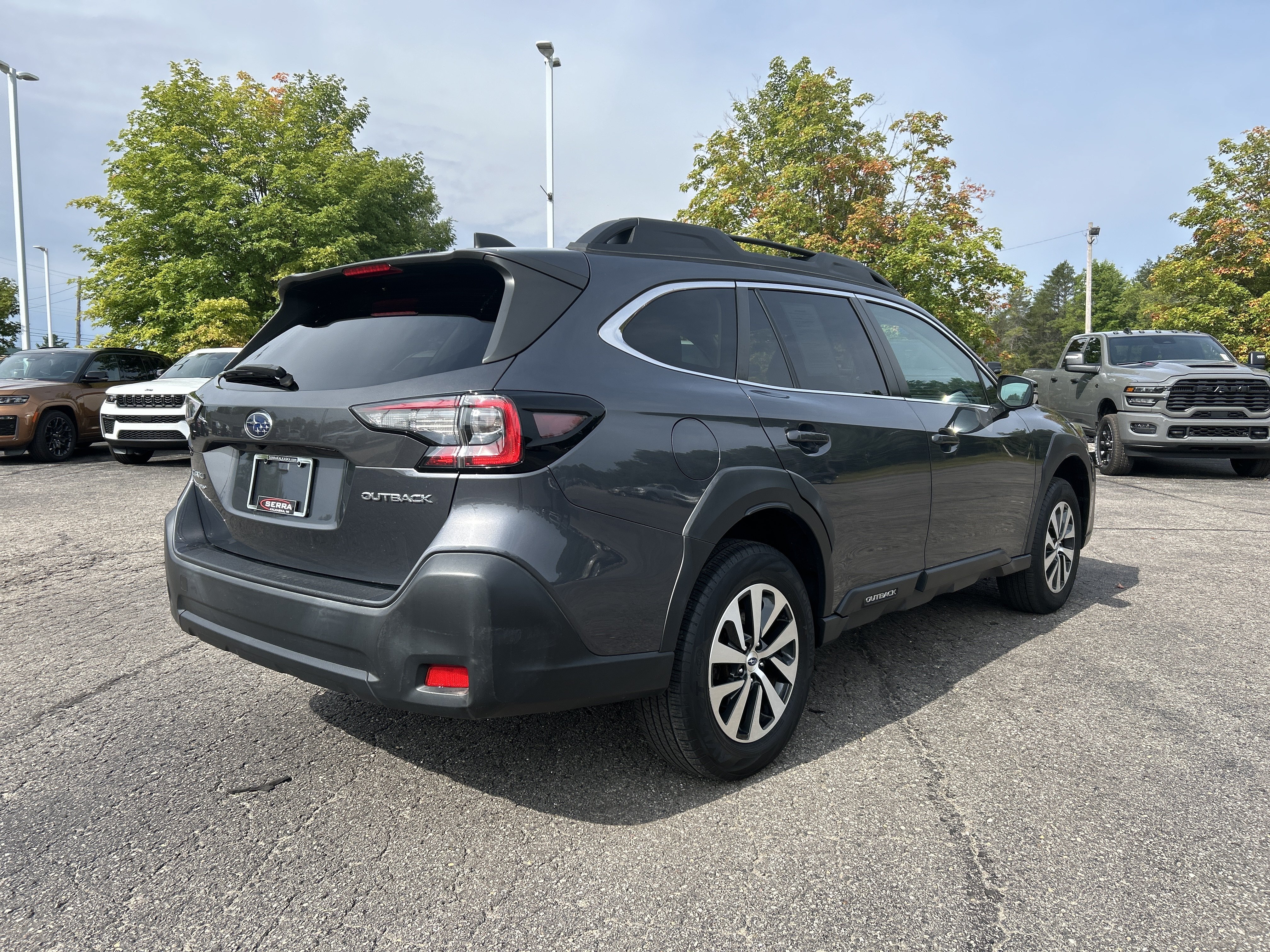 Used 2023 Subaru Outback Premium AWD/4WD image 3