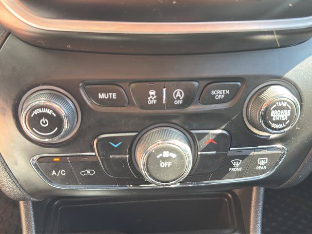 Used 2020 Jeep Cherokee Latitude Plus AWD/4WD image 26