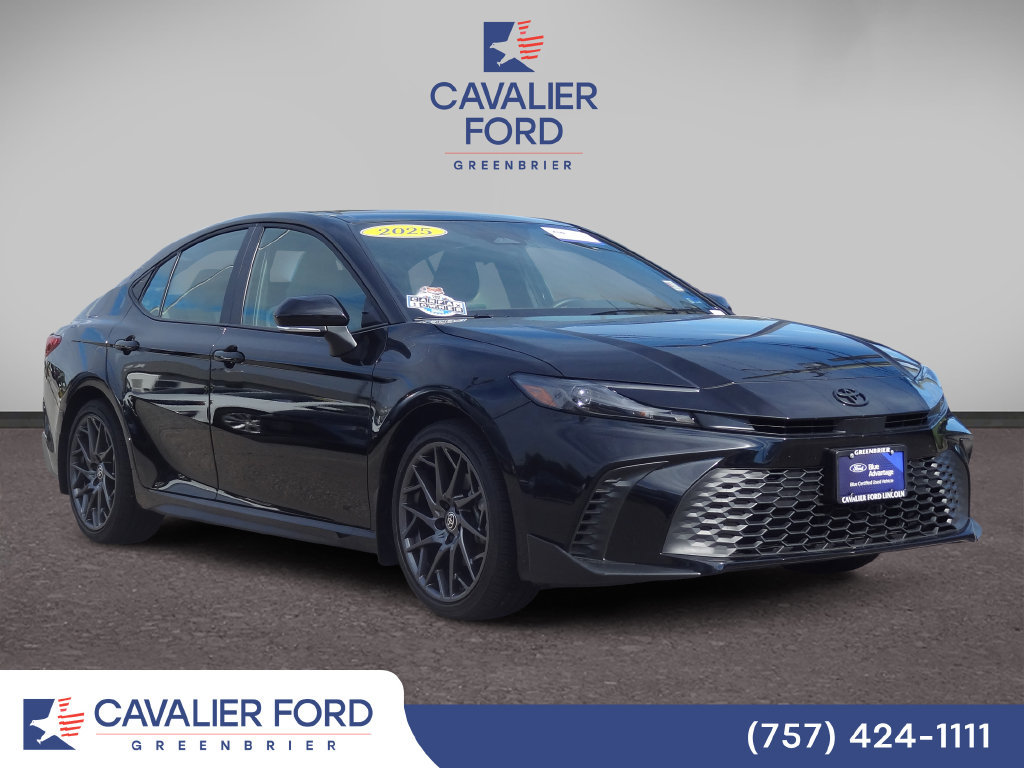 Used 2025 Toyota Camry SE FWD image 1
