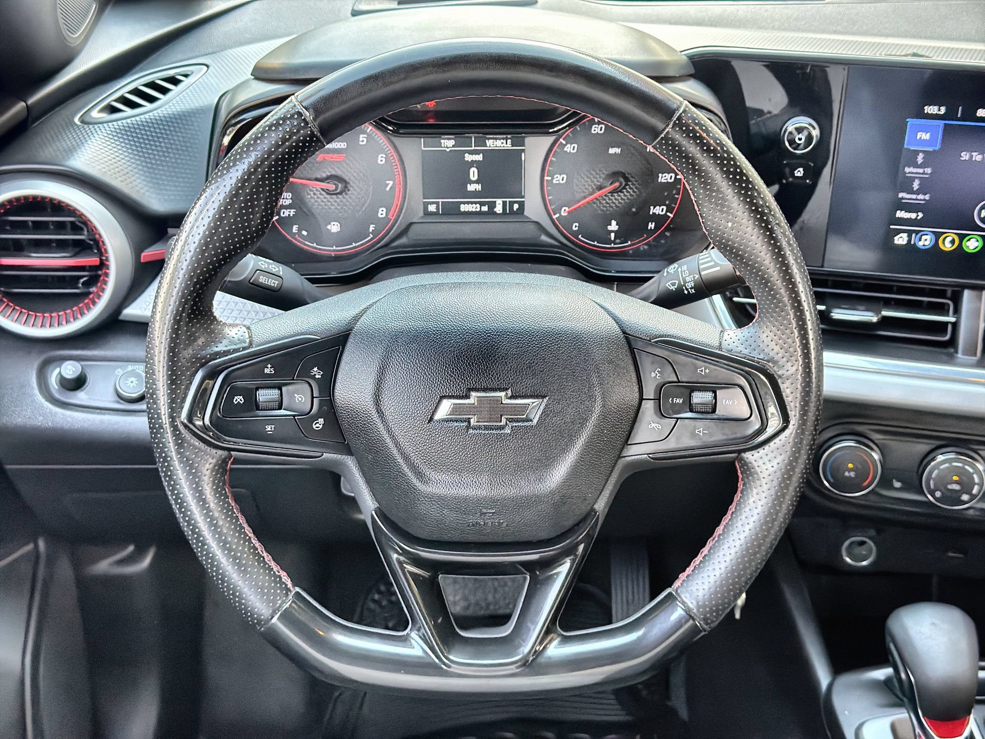 Used 2024 Chevrolet Trax RS w/ Sunroof Package FWD image 14