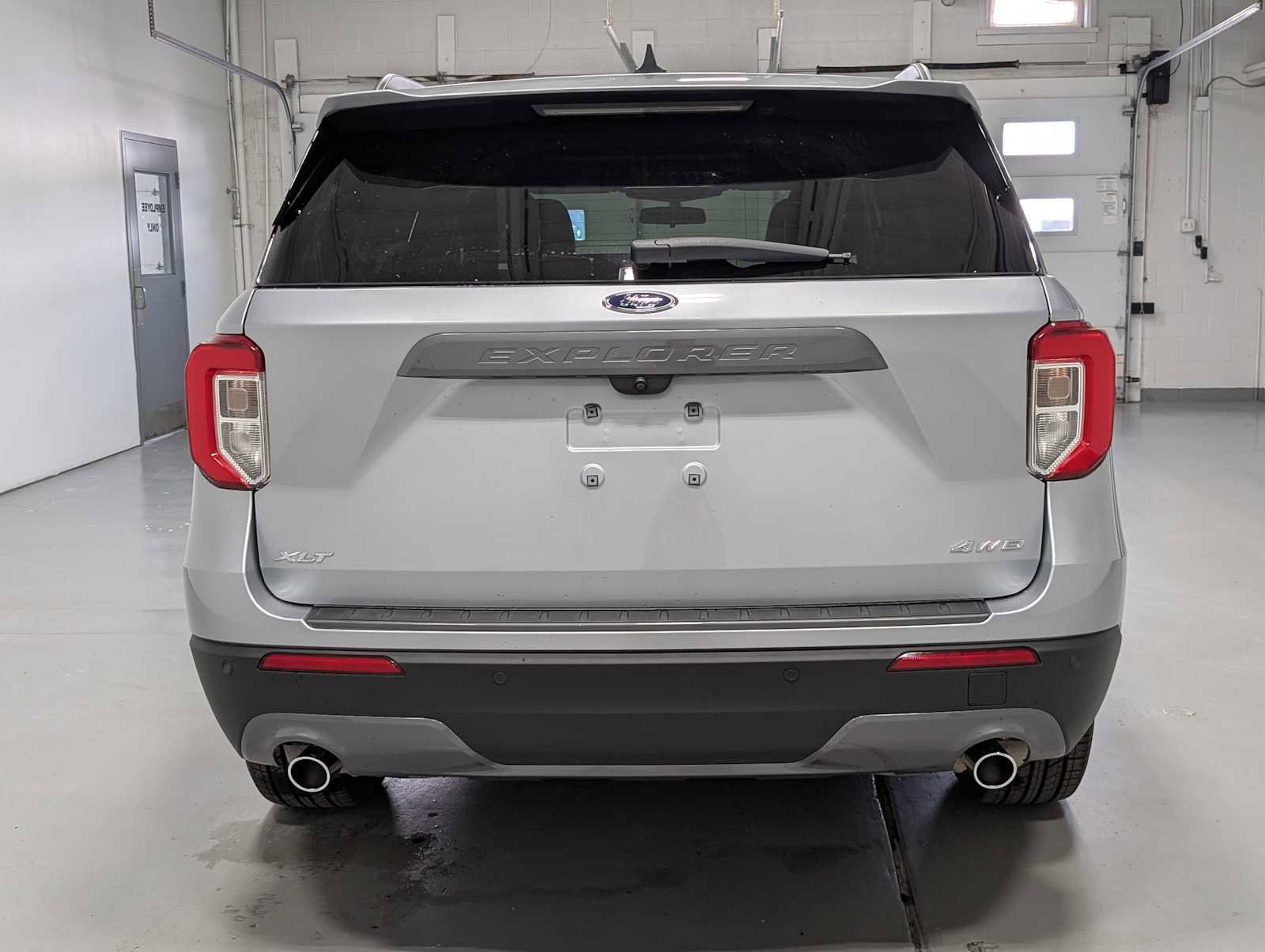 Certified 2023 Ford Explorer XLT w/ Equipment Group 202A AWD/4WD image 9