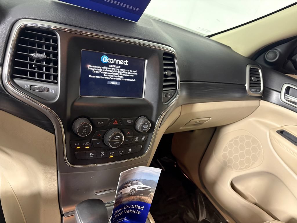 Used 2019 Jeep Grand Cherokee Laredo AWD/4WD image 18
