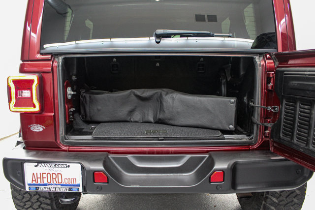 Used 2021 Jeep Wrangler Unlimited Sahara AWD/4WD image 8
