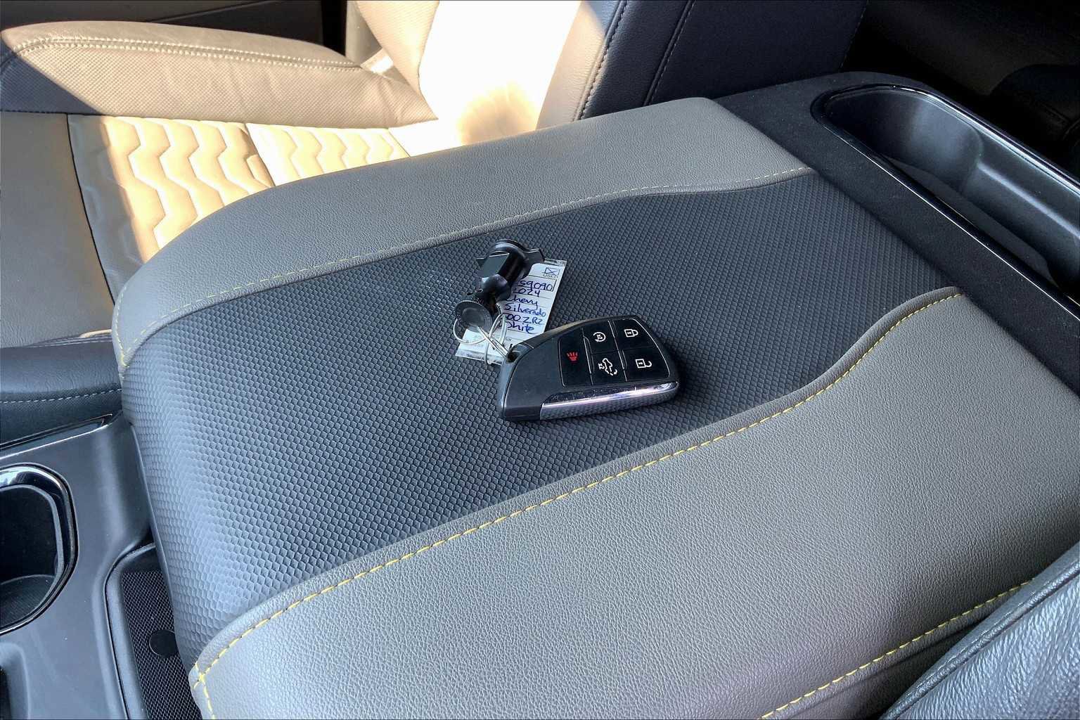 Used 2024 Chevrolet Silverado 1500 ZR2 w/ Technology Package image 14