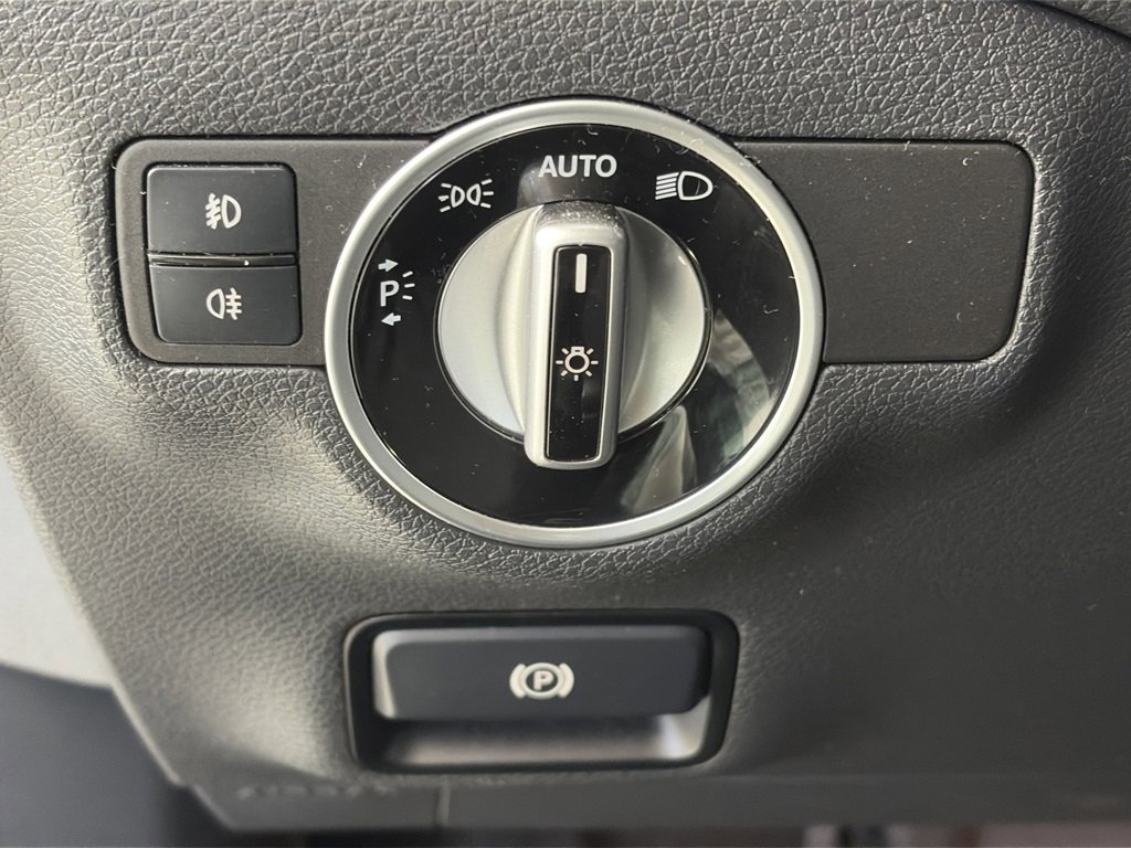 Used 2017 Mercedes-Benz GLA 250 4MATIC image 24