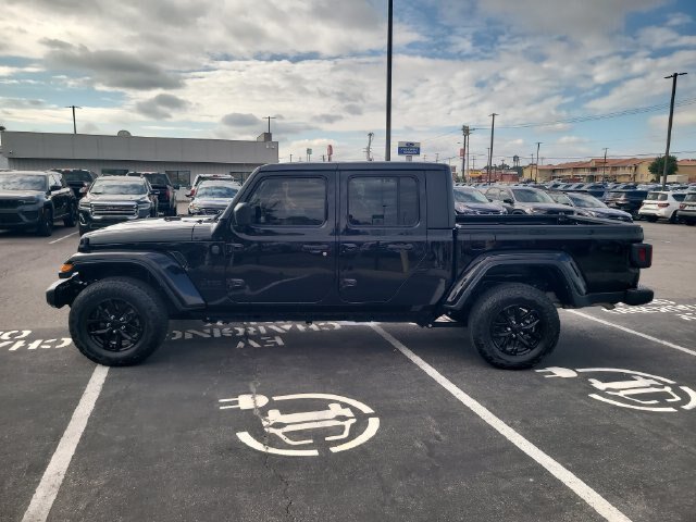 Used 2023 Jeep Gladiator Sport AWD/4WD image 8